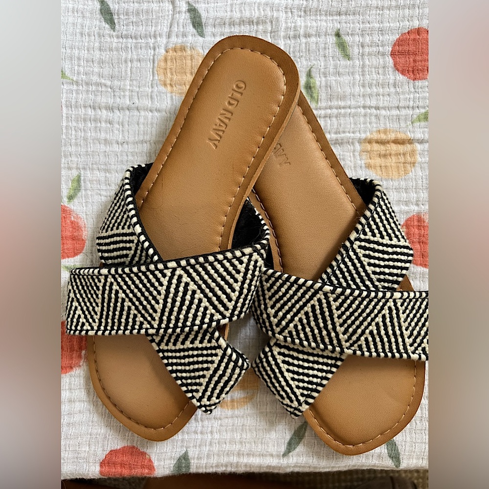Old Navy Black/White Summer Sandals, Size 6